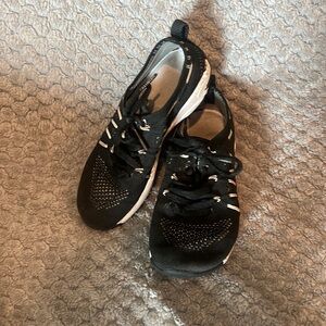 Nfinity Flyer black youth cheer shoes